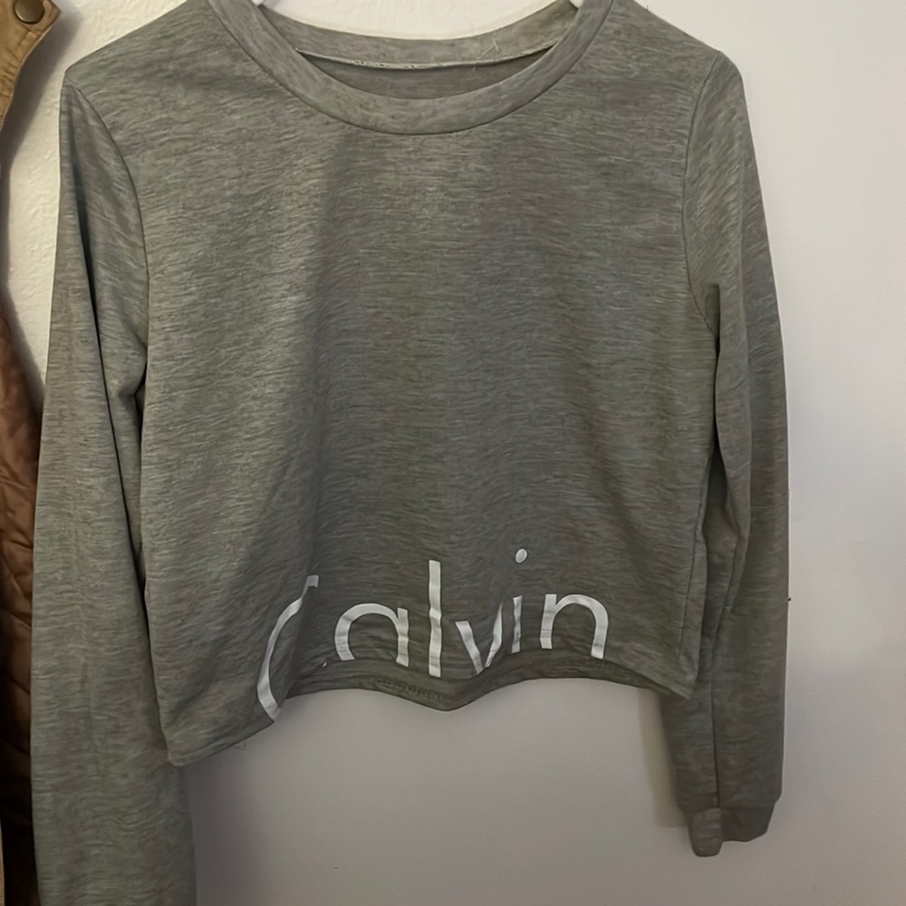 Long sleeved cropped tee